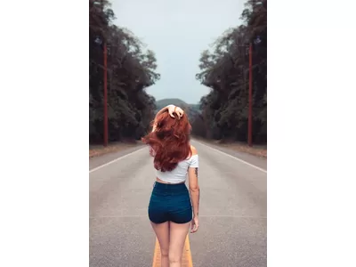 Nous révélons les secrets de la façon de rendre les cheveux brillants à la maison