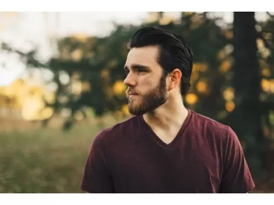 Accélérer la pousse de la barbe avec l'huile de ricin