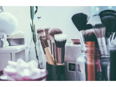 Comment passer du maquillage normal aux cosmétiques minéraux