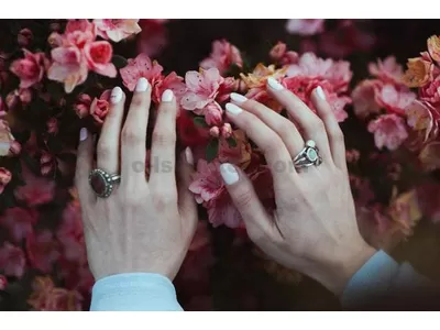 Nous révélons le secret de la fabrication d'huile à ongles maison