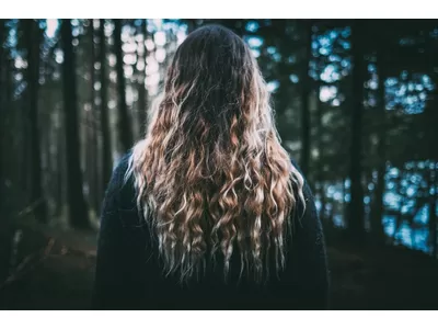 Jojoba pour les cheveux: comment utiliser l'huile