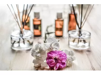 Aromathérapie: choisir une lampe aromatique et des huiles essentielles